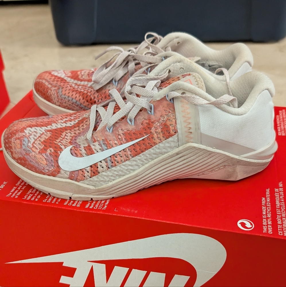 Nike Metcon 5, Size 7.5, Multicolor